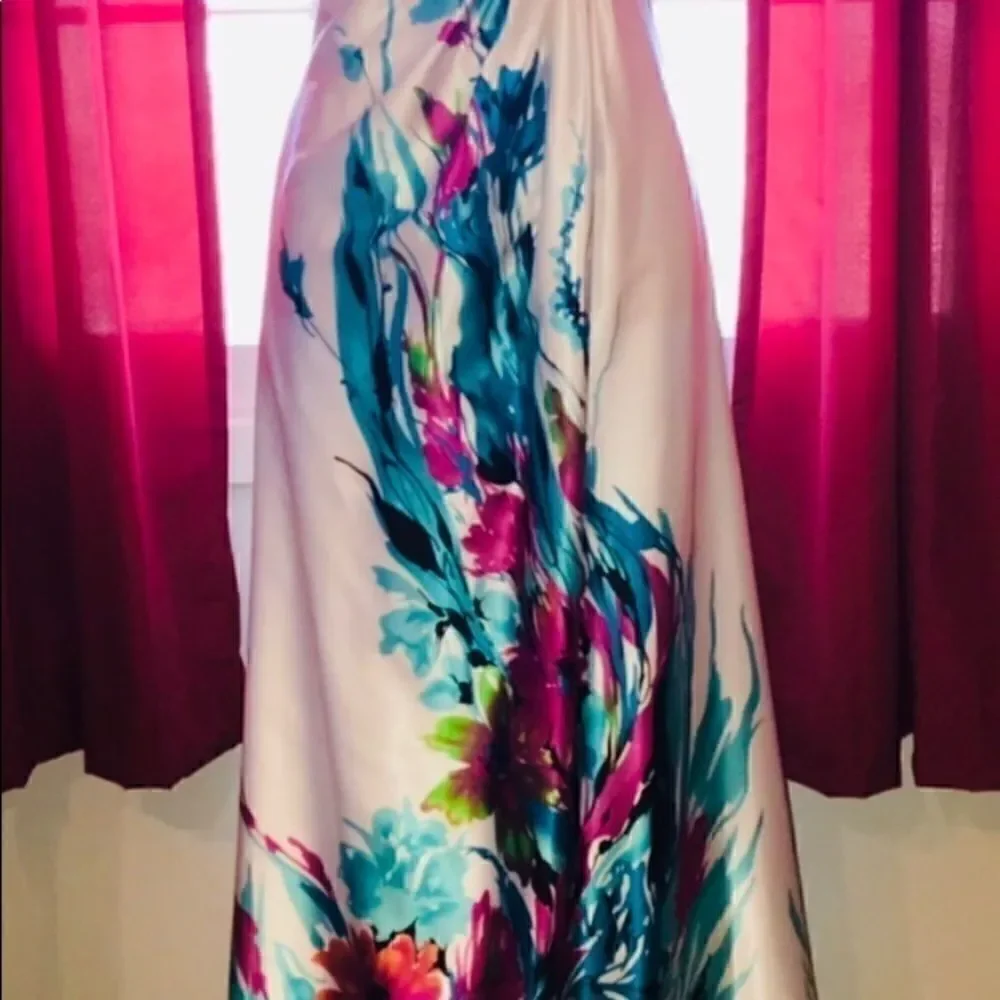 NWOT MEProm Beauty    - Picture 5 of 8